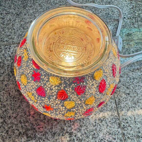 Scentsy Forever Fall Full Size Wax Tart Warmer 2021 with 2 Bulbs - Picture 2 of 4